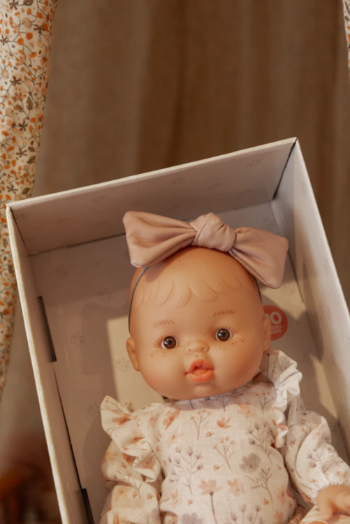 PAOLA REINA | Bébé Gordis - Rose avec chandail fleuris, pantalon et boucle