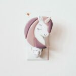 VEILLE SUR TOI | Veilleuse - Simone la licorne