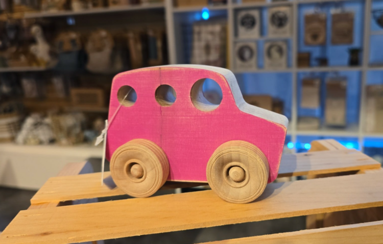PATTE GAUCHE | Voiture en bois - rose
