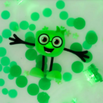 GLO PALS | Personnage Lumineux avec Cubes 100% recyclé - Pippa vert