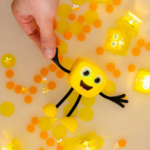 GLO PALS | Personnage Lumineux avec Cubes - Alex - Jaune