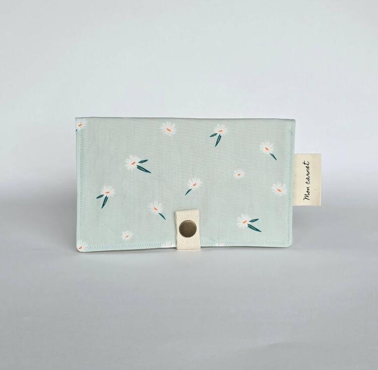 SAUGE & CO | Protège Carnet de Santé ou Passeport - Marguerite sauge