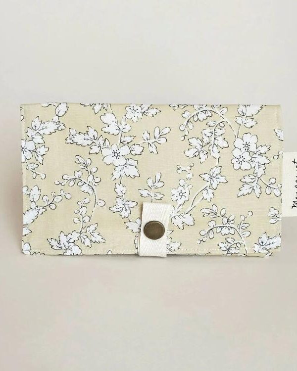 SAUGE & CO | Protège Carnet de Santé ou Passeport - Beige leaves