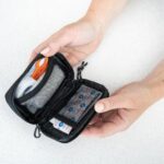 LA PETITE TROUSSE | Trousse MICRO - Noir & Beige