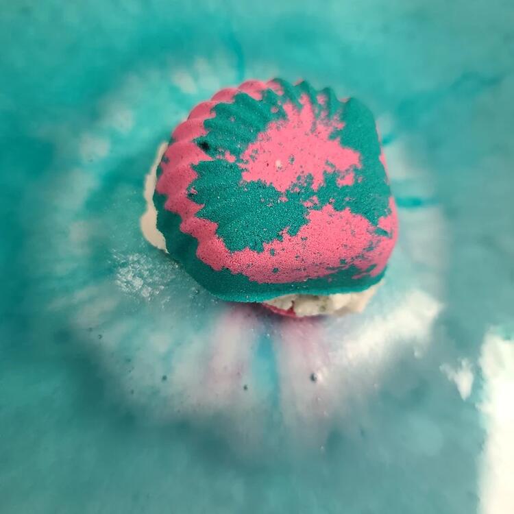 LA FABRIK | Bombe de Bain Surprise - Pearl - Coquillage bracelet élastique