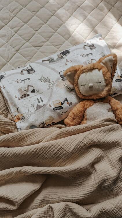 VEILLE SUR TOI | Taie d'Oreiller pour Enfant - Camions