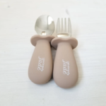 CRÉATION JADE | Ustensiles d'Apprentissage en Inox et Silicone - Taupe