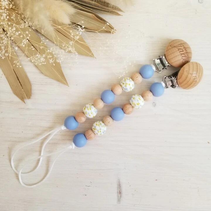 CRÉATION JADE | Attache-Suce en Bois - Motif - Daisy blue