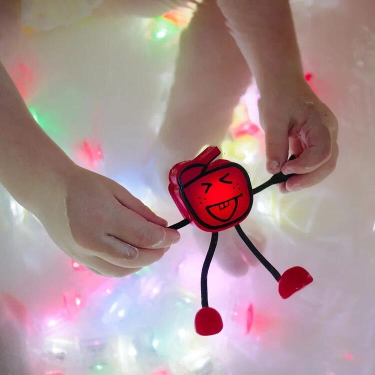 GLO PALS | Personnage Lumineux avec Cubes - Sammy - Rouge