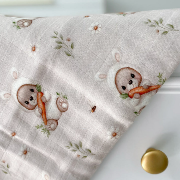 CRÉATION JADE | Mousseline de Bambou & Coton - Ours déguisé en lapin
