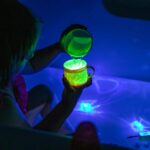 GLO PALS | Personnage Lumineux avec Cubes - Pippa vert