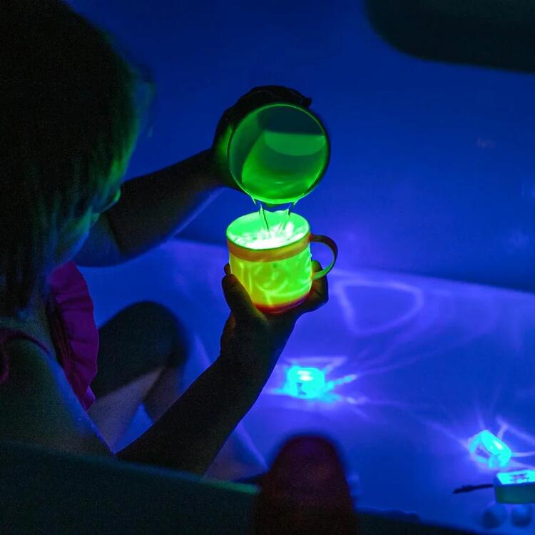 GLO PALS | Personnage Lumineux avec Cubes - Pippa vert