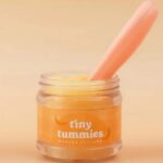 TINY HARLOW | Ensemble de purée Tiny Tummies pour poupée - Banane