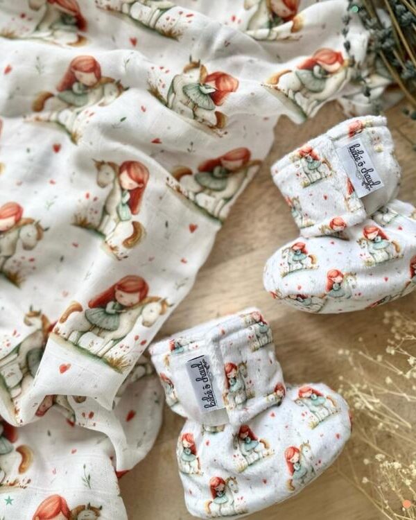 BÉBÉ Ô CHAUD | Pantoufles à velcro – Amour équestre (6-9 mois)