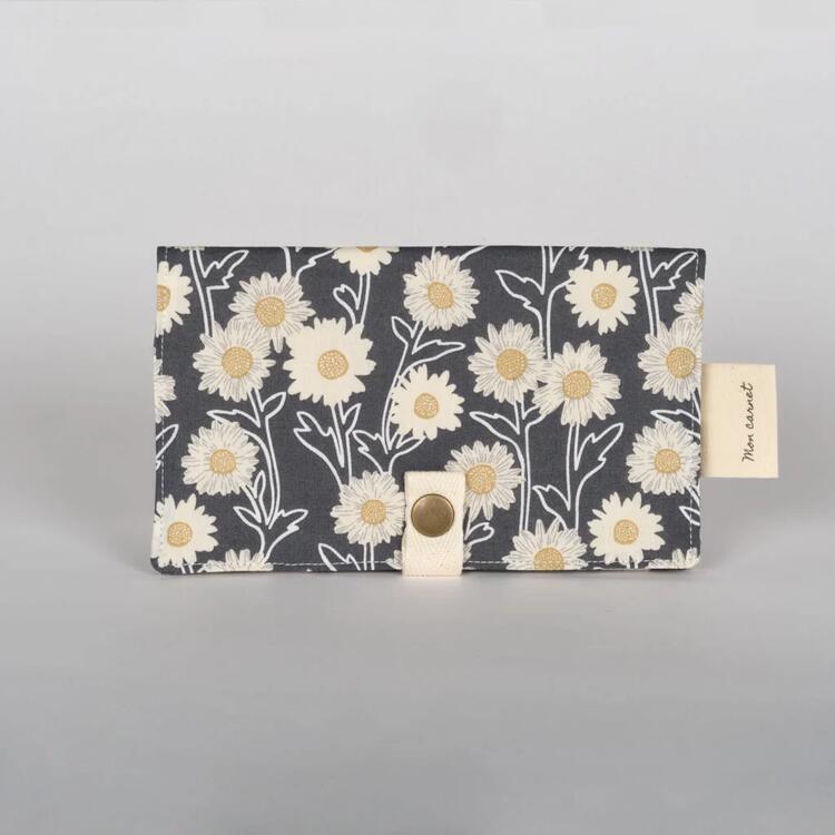 SAUGE & CO | Protège Carnet de Santé ou Passeport - Daisy